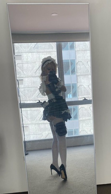 Eevieenvy アートモデル 写真