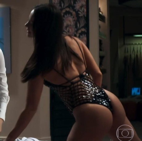 Paolla Oliveira アートポルノスター 写真