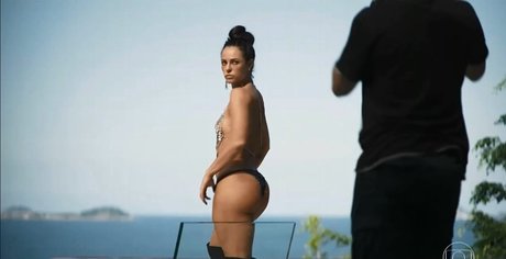 巨大なチンポを持つシーメールオンリーファンズ えろ アーカイブ