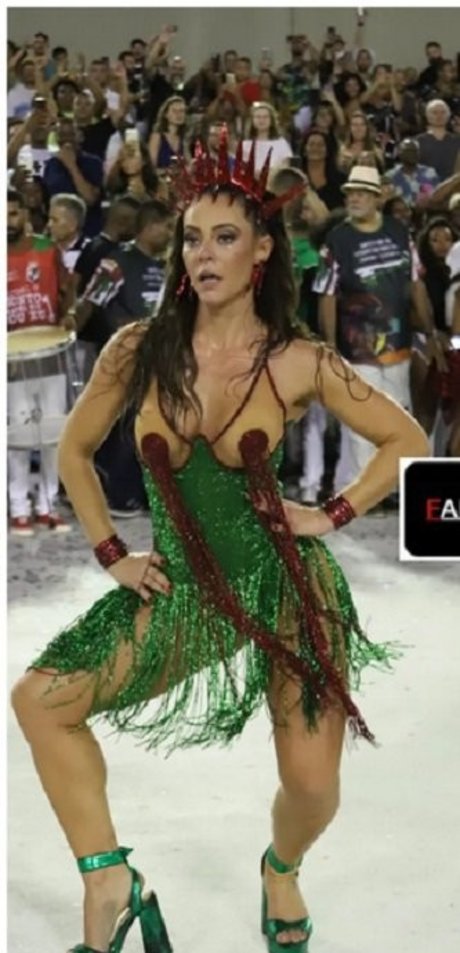 Paolla Oliveira アートスター 写真