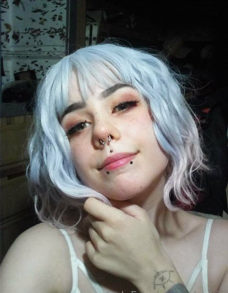 日本の女子高生OnlyFans ホットヌード 画像