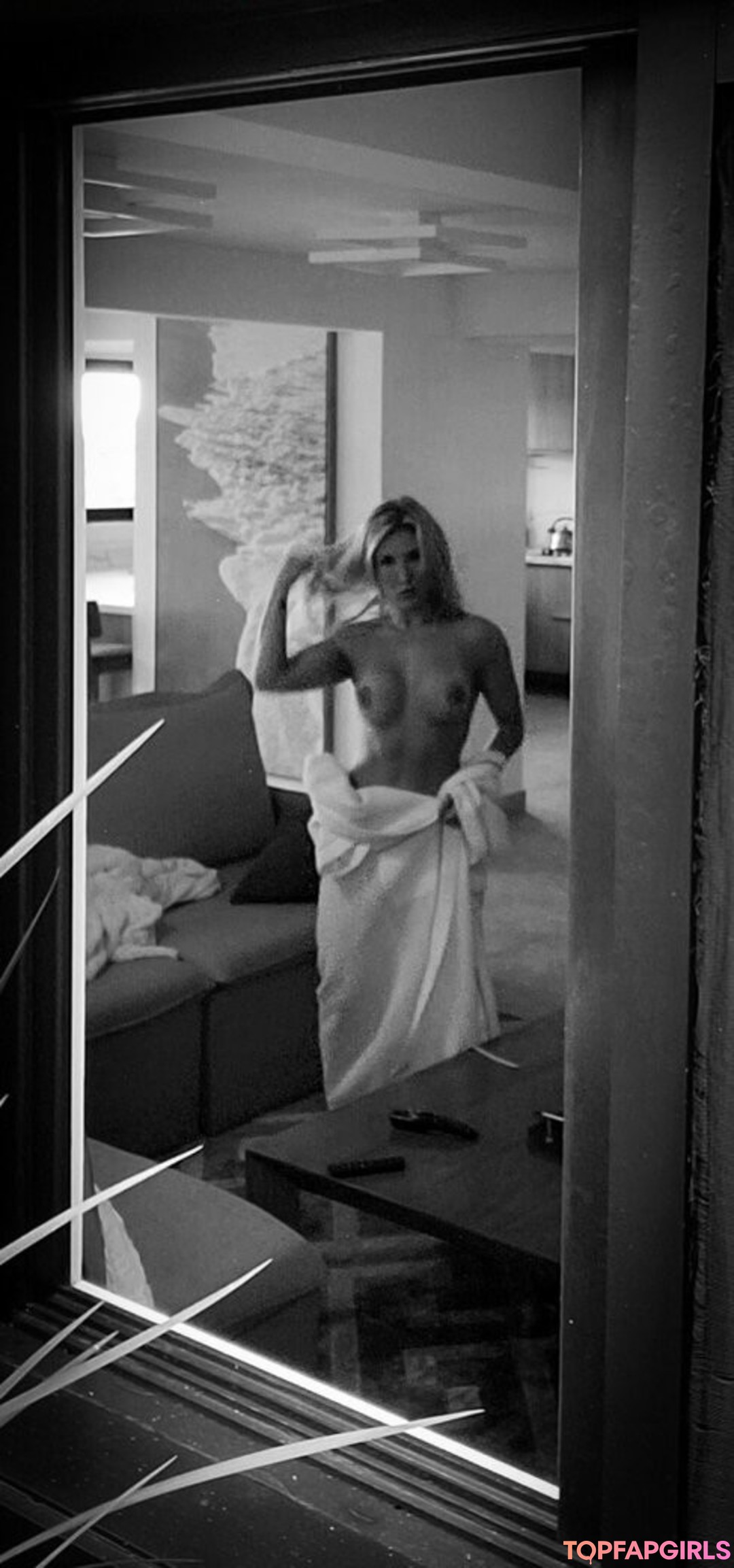 Faye Delphine エロティックモデル 写真