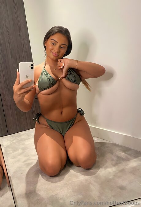 Hottestboobs アダルトモデル 画像