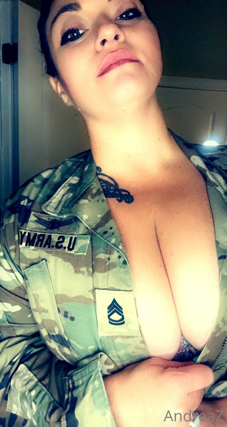 Andrea Zendejas 裸のモデル アーカイブ