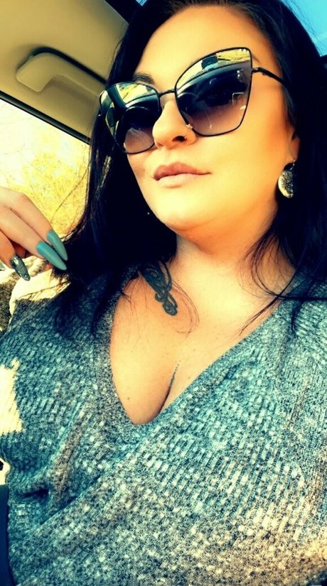 Andrea Zendejas 裸のモデル 画像