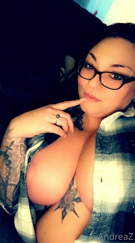 Andrea Zendejas アートモデル 写真