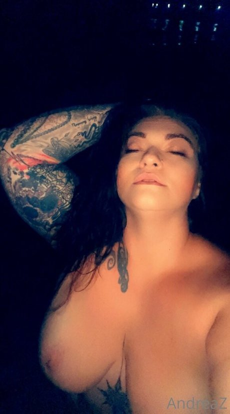 Andrea Zendejas 完璧なスター 画像