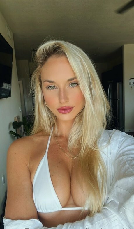 Taylor Gallo アートモデル 写真