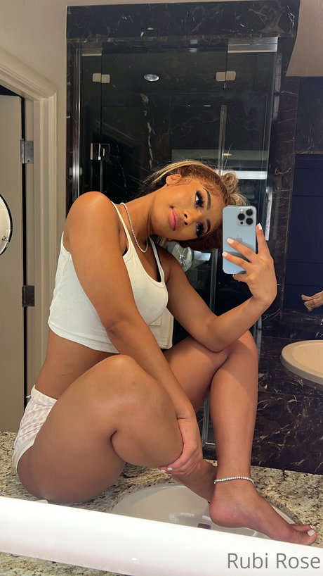 ヘンタイオンリーファンズ エロチック 画像