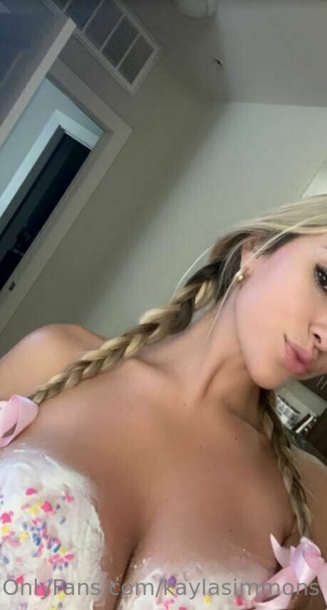 Kayla Simmons 素敵なモデル 写真