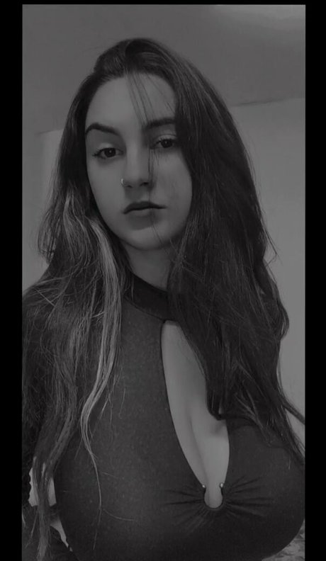 ブッシュ・オンリーファンズ 無料裸 画像