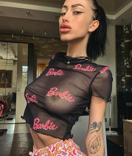 mordoreva 可愛いモデル 画像