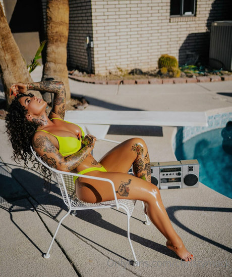 ルビーオンリーファン ポルノ ギャラリー