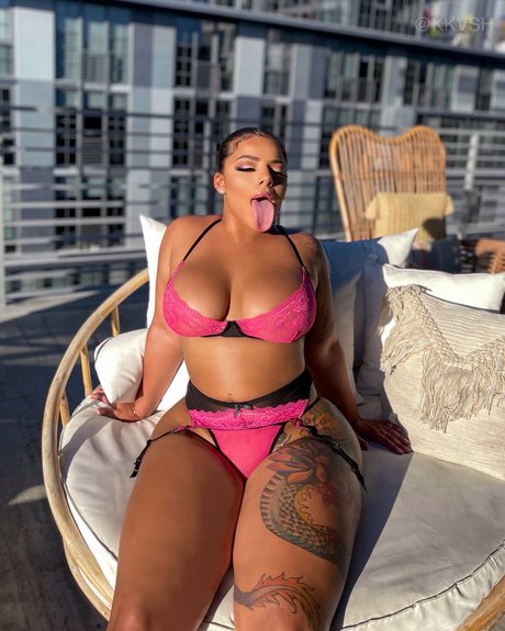 義母オンリーファンズ セクシーヌード 写真