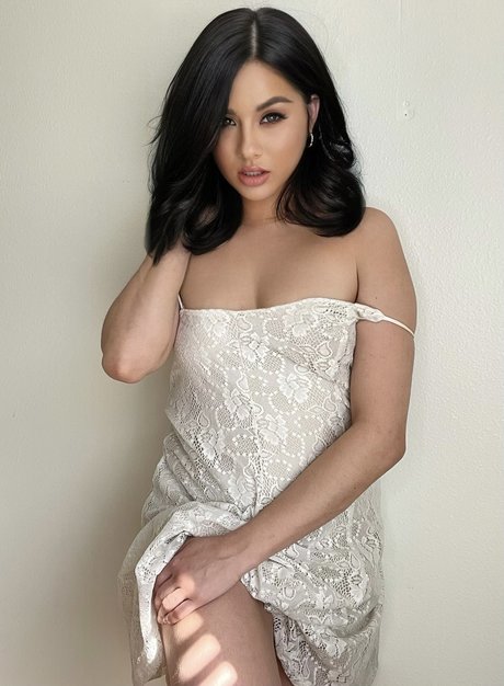 小さなお尻のOnlyFans 美しいヌード 写真