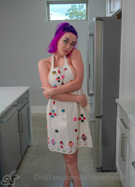 ルビーオンリーファン ホット裸 写真