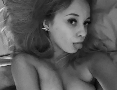 Olivia Evi Plant ポルノモデル 画像