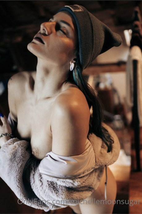 Ellie Land 完璧なポルノスター 画像