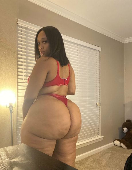 厚いお尻のオンリーファンズ セクシー裸 写真