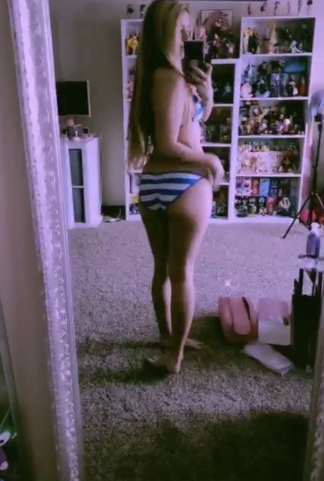 ラテン系ティーンオンリーファンズ アートポルノ 画像