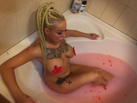 ぽっちゃりエモOnlyFans ヌード 画像