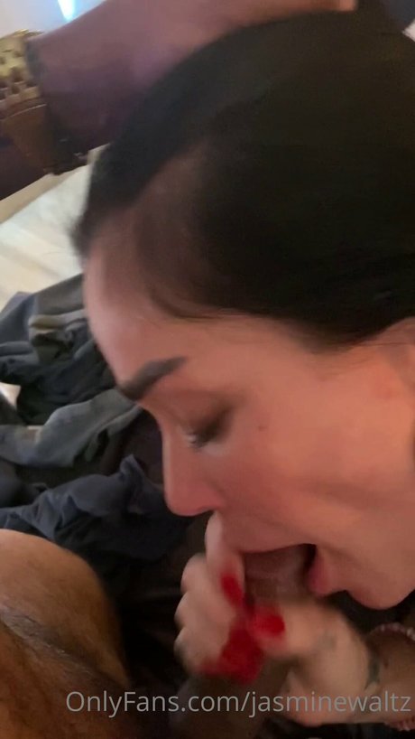 Jasmine Waltz アダルトモデル 画像