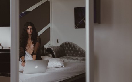 Holly Shit 無料女優 ギャラリー