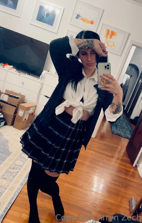 熟女クーガーオンリーファンズ ホットポルノ 画像