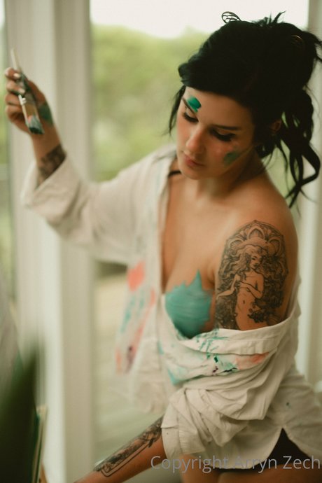 アマチュアヌードオンリーファンズ エロチック 写真