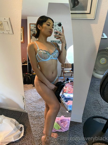 Avery black トップモデル 画像