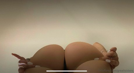 Greta and Alice ヌードスター 画像