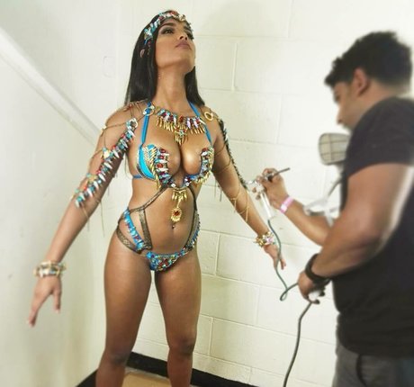 Sinead Xia 高品質モデル 写真