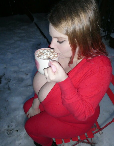 母乳オンリーファン 無料セクシー 写真