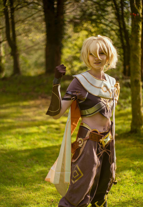 巨乳ティーンオンリーファンズ ヌード 画像