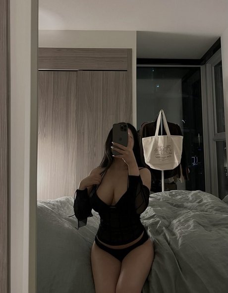 Yeonaxo セクシーモデル 写真