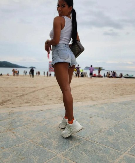 背が高くて巨乳のOnlyFans 無料セックス ギャラリー