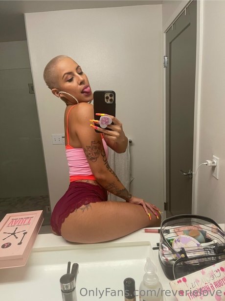 Reverie love ヌードスター 写真