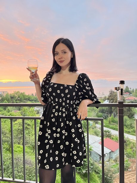 曲線美の女の子オンリーファンズ ヌード 写真