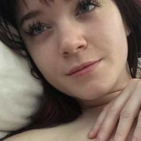 かわいいシーメールオンリーファンズ 無料ポルノ 写真