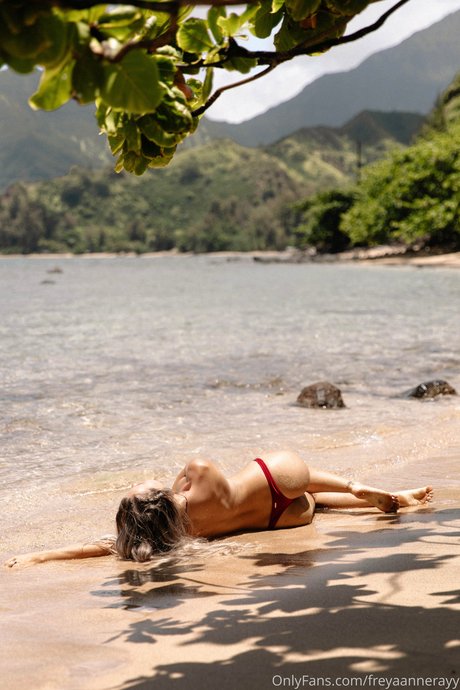 ヌード教師オンリーファンズ ホットセクシー ギャラリー