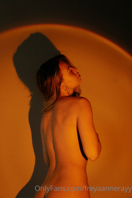 Rachel Anne Rayy 美しいスター 写真