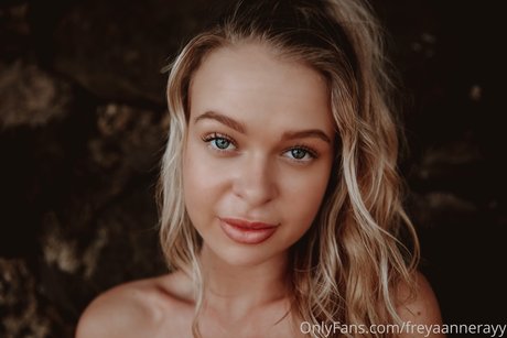 Rachel Anne Rayy ポルノスター パーフェクト 画像