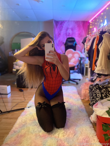 巨乳のオンリーファンズ セクシーヌード ギャラリー