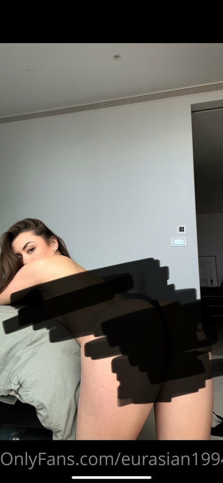 Yana Demeester 完璧な女優 写真