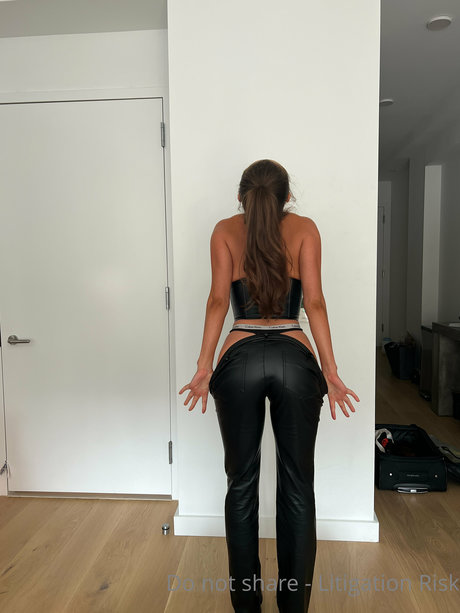 Yana Demeester アダルト女優 写真