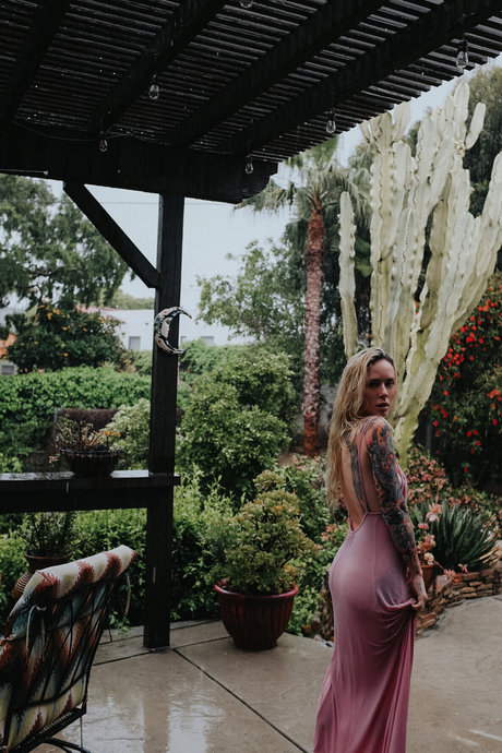 フィットネスインフルエンサーオンリーファンズ セクシーヌード 写真