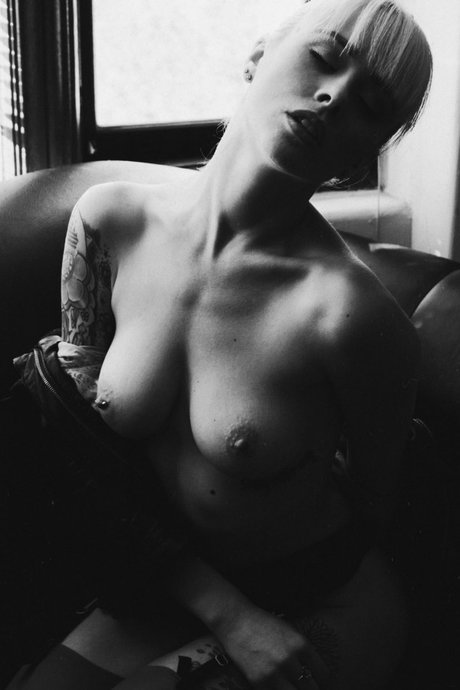 ティーンランジェリーOnlyFans ホット裸 画像