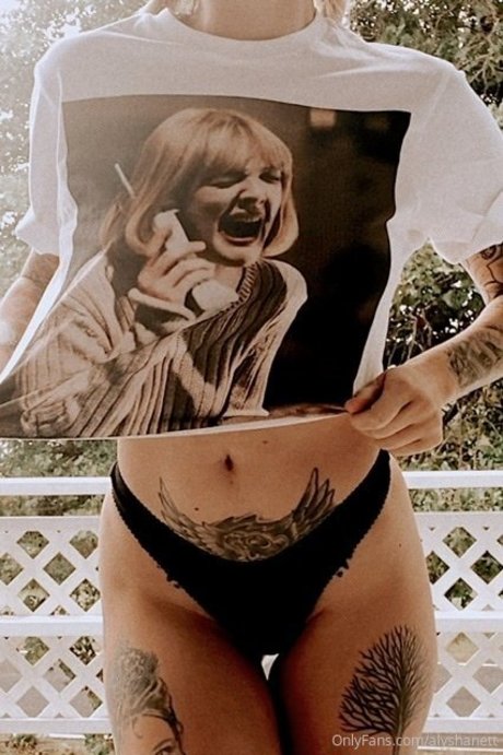 19歳のOnlyFans アート裸 ギャラリー