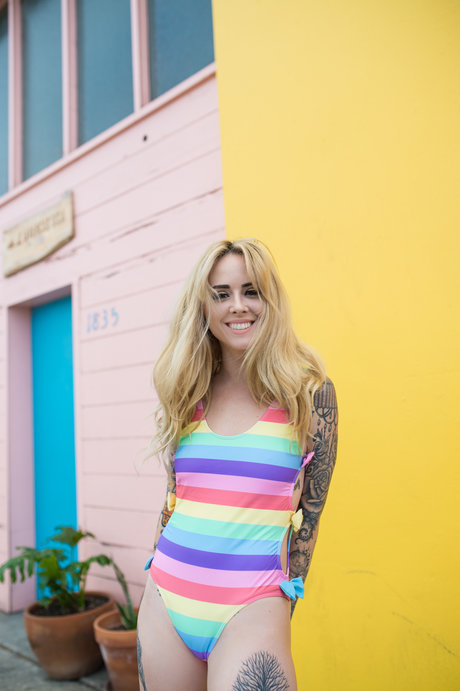 小人ヌードオンリーファンズ セクシー裸 写真