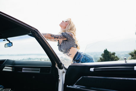 ラテン系ティーンオンリーファンズ セクシー裸 写真